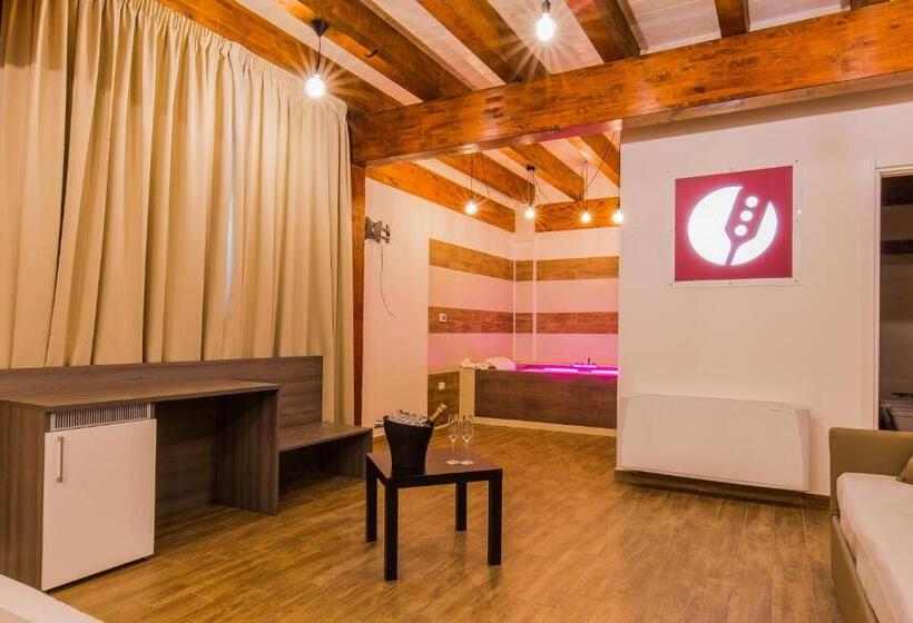 חדק דלוקס עם ג'קוזי, Il Semaforo Sila