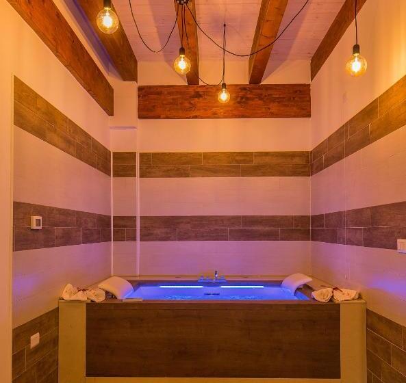 חדק דלוקס עם ג'קוזי, Il Semaforo Sila