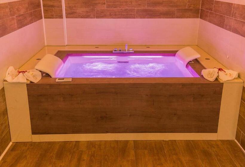 חדק דלוקס עם ג'קוזי, Il Semaforo Sila