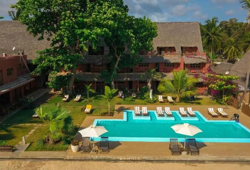 اتاق استاندارد با بالکن و چشم‌انداز دریا, Nosy Lodge
