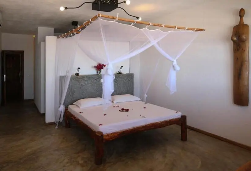 اتاق استاندارد با بالکن و چشم‌انداز دریا, Nosy Lodge