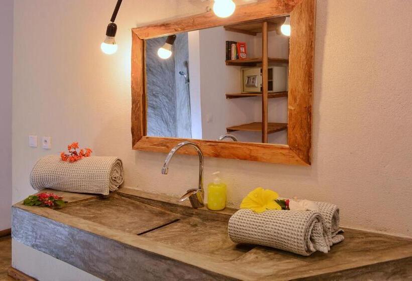 اتاق استاندارد با بالکن و چشمانداز دریا, Nosy Lodge