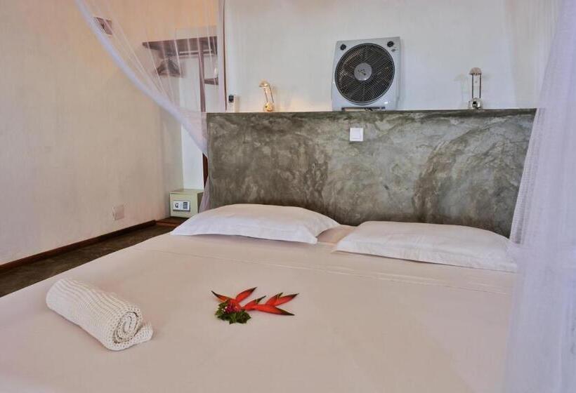 اتاق استاندارد با بالکن و چشمانداز دریا, Nosy Lodge