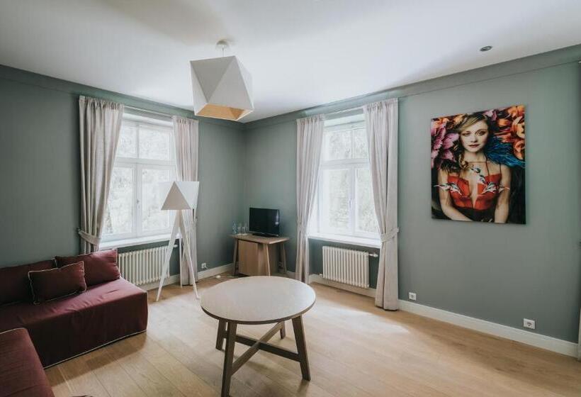 سوییت, Villa Santa