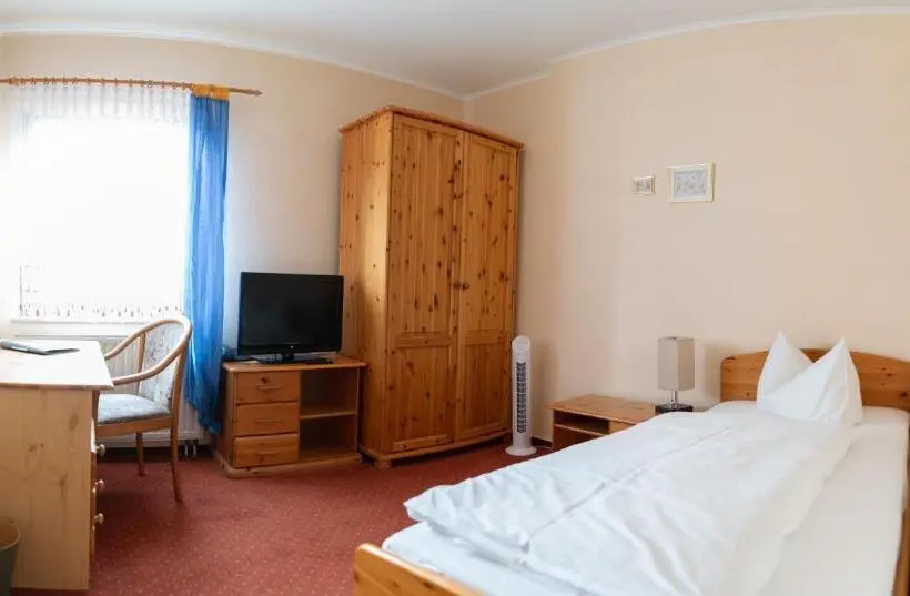 Standard Yhden Hengen Huone, Landhotel Biberburg