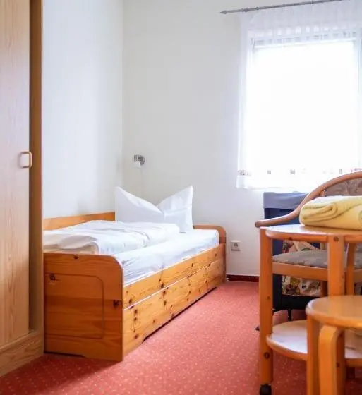Perhehuone Puutarhanäkymä, Landhotel Biberburg