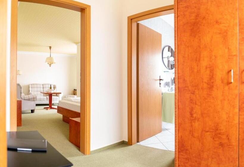 발코니가 있는 스위트, Landhotel Biberburg