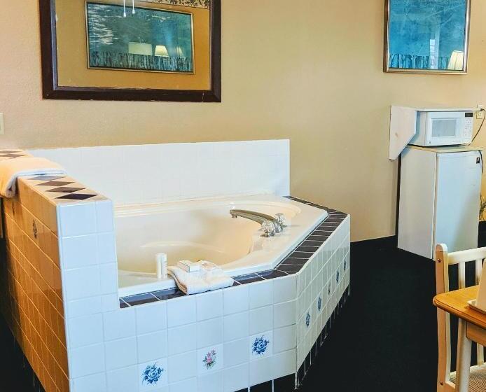 キングサイズベッドのスイートルーム, Executive Inn