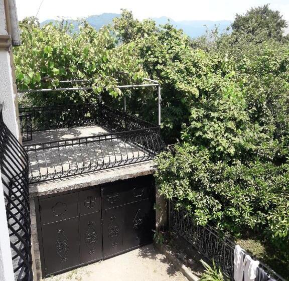 اتاق استاندارد سه نفره, House Dea Dea