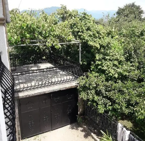 اتاق استاندارد سه نفره, House Dea Dea