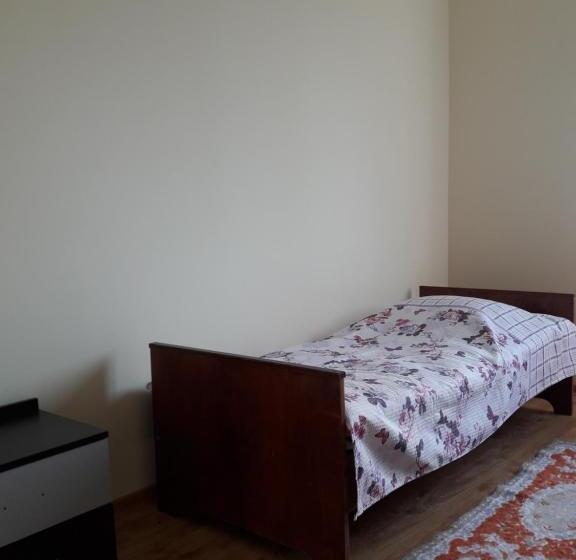 اتاق استاندارد سه نفره, House Dea Dea