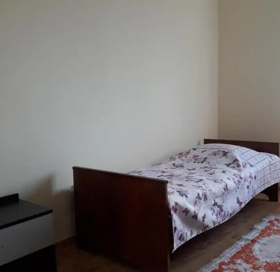اتاق استاندارد سه نفره, House Dea Dea