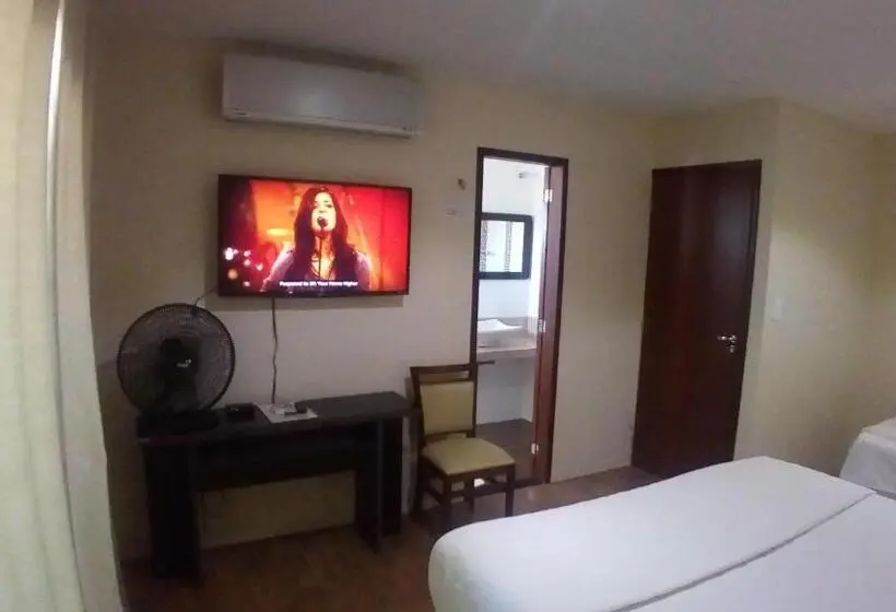Basic Kolmen Hengen Huone, Ruan Beach