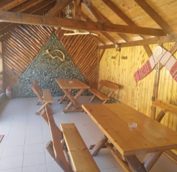 اتاق استاندارد سه نفره, Pensiunea Bujor De Munte
