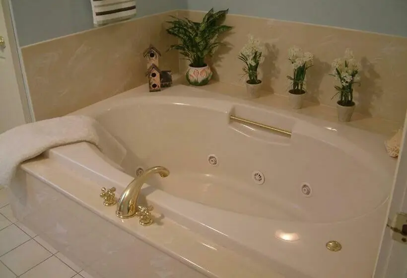 スイート, Truman Gillet House B & B