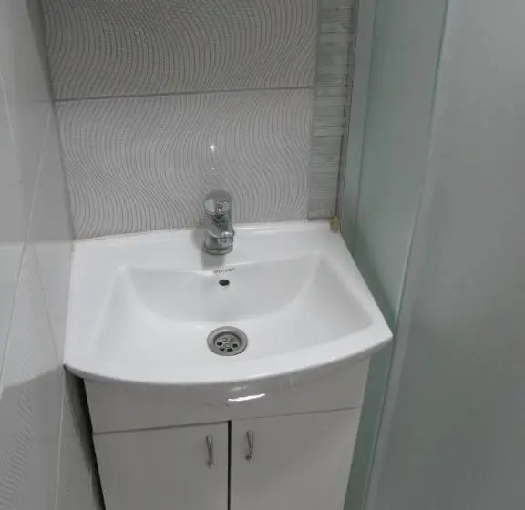 اتاق استاندارد سه نفره, 6 Topola