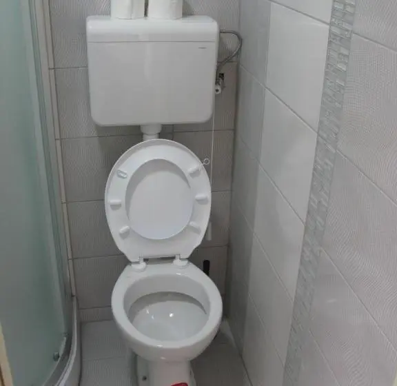 اتاق استاندارد سه نفره, 6 Topola