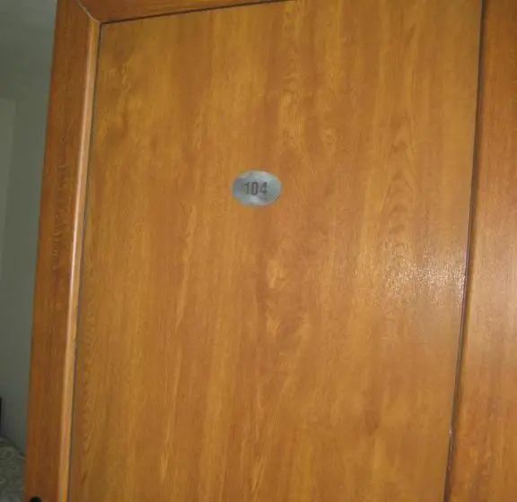 اتاق استاندارد یک نفره, 6 Topola