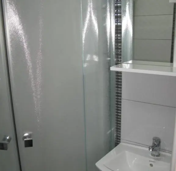 اتاق استاندارد یک نفره, 6 Topola