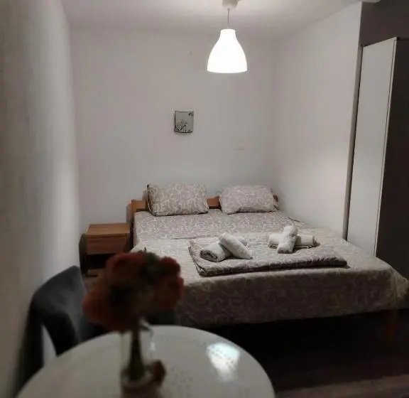 اتاق کلاسیک چهارنفره, 6 Topola