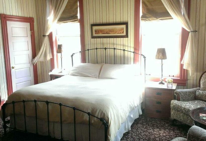 חדר דחוקס עם מיטת קינג, Connor