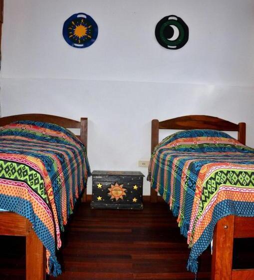 اتاق استاندارد با سرویس بهداشتی مشترک, Posada Guasu