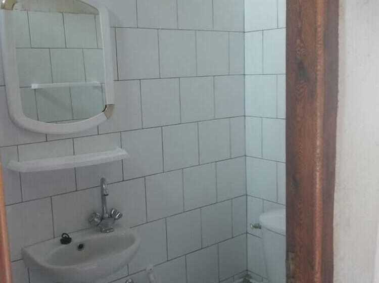 اتاق خانوادگی, Résidence La Source