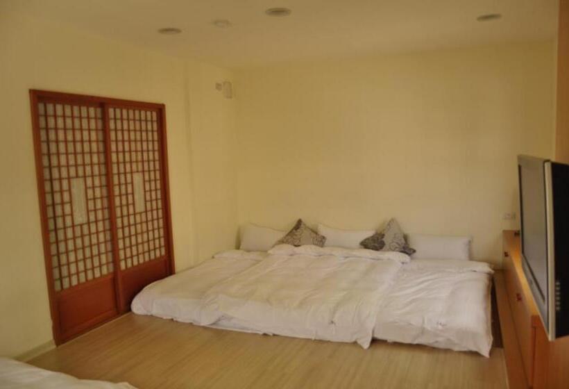 اتاق خانوادگی, Lk Breakfast And Beds