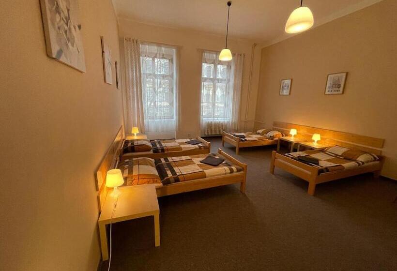 Трехместный Номер Стандарт Совместная Ванная, Hostel U Sv. štěpána