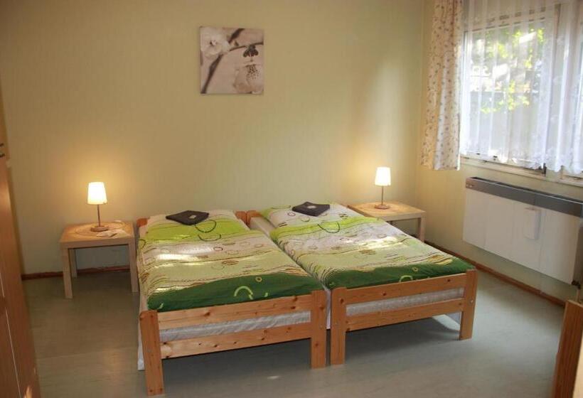 Студия Стандарт, Hostel U Sv. štěpána