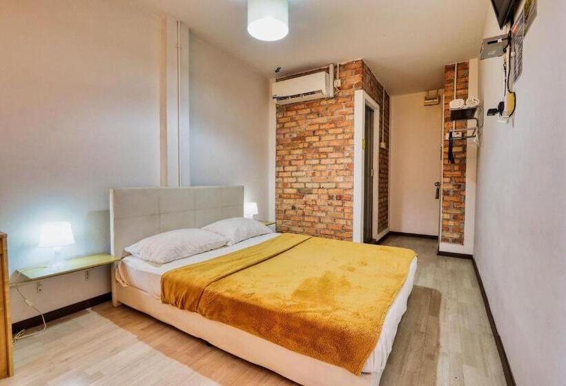 غرفة ديلوكس, Bata Merah Boutique