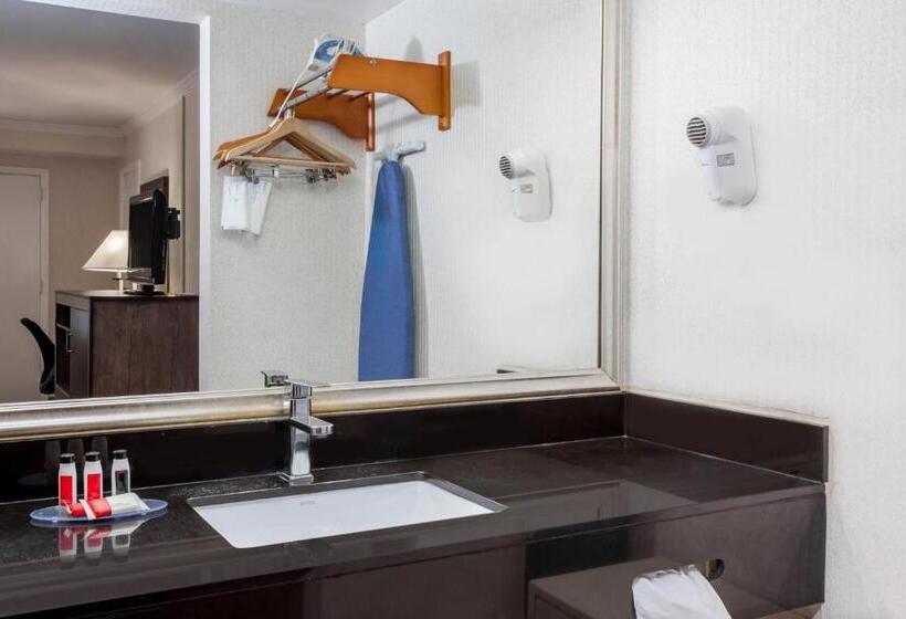 Номер Deluxe, Days Inn By Wyndham Wilmington Brandywine