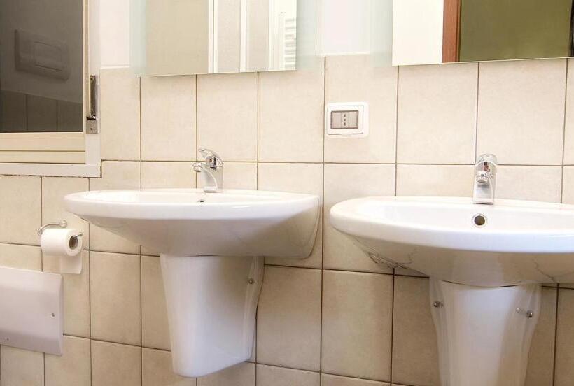 스탠다드 싱글 룸, Marconi