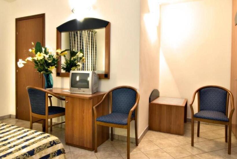 스탠다드 트리플 룸, Marconi