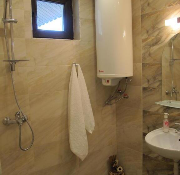 חדר אקונומי, Guest House & Bistro Lefterova