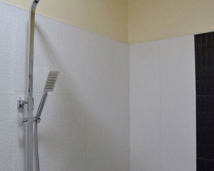 اتاق استاندارد, Local Island Inn