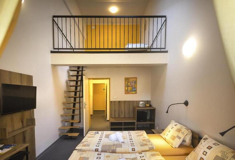 高级三人间, Wellness Hotel Lihovar