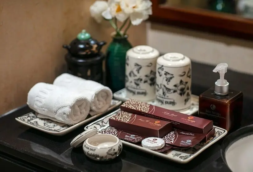 اتاق خانوادگی تودرتو, Hanoi Nostalgia Hotel & Spa