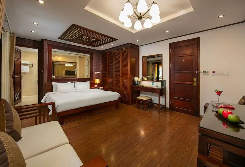 سوئیت با بالکن, Hanoi Nostalgia Hotel & Spa