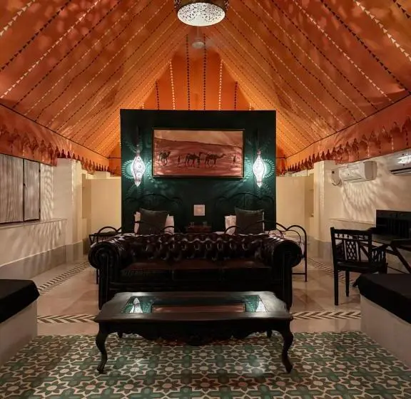 スイート, Reggies S Camel Camp,osian