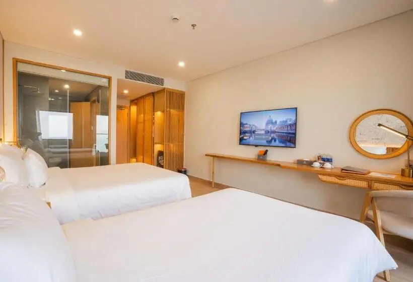 اتاق سه نفره دلوکس با چشم‌انداز دریا, Seabird Hotel Thien Cam