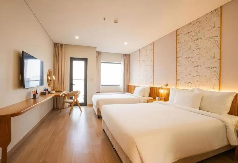 اتاق سه نفره دلوکس با چشم‌انداز دریا, Seabird Hotel Thien Cam