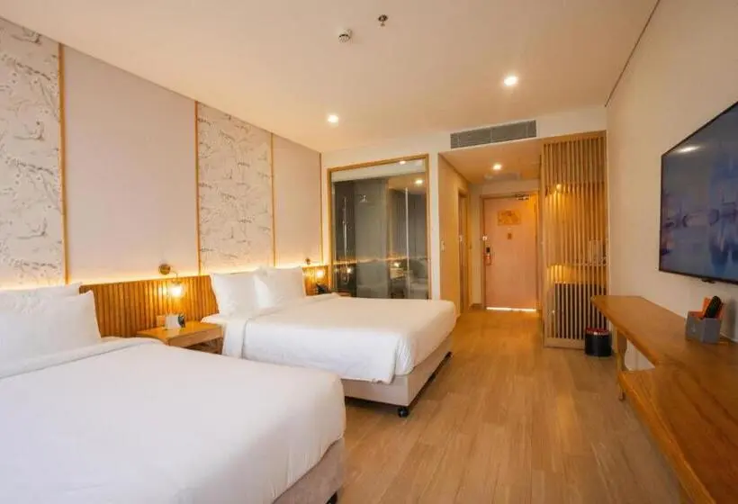اتاق سه نفره دلوکس با چشم‌انداز دریا, Seabird Hotel Thien Cam