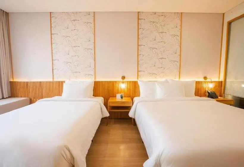 اتاق سه نفره دلوکس با چشم‌انداز دریا, Seabird Hotel Thien Cam