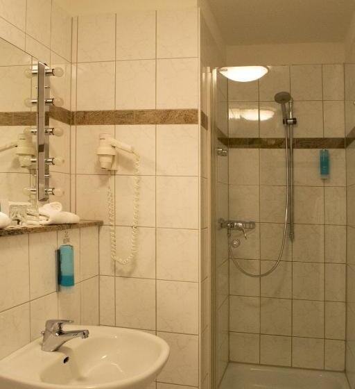 스탠다드 룸, Am Schlosstheater