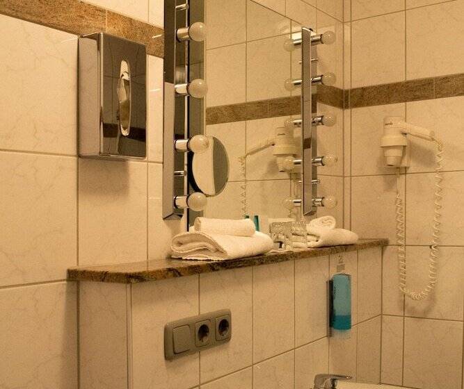 Апартаменты 1 Спальня, Am Schlosstheater