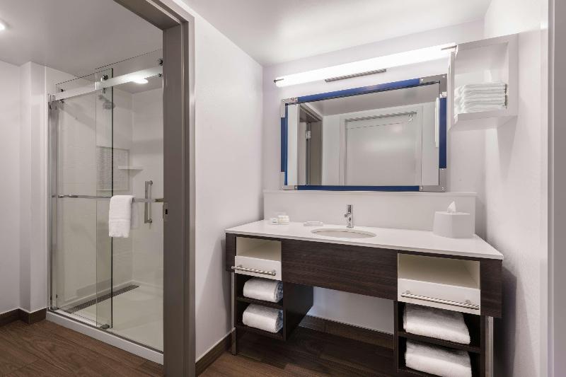 Люкс Кровать Кинг, Hampton Inn & Suites Fort Wayne Downtown