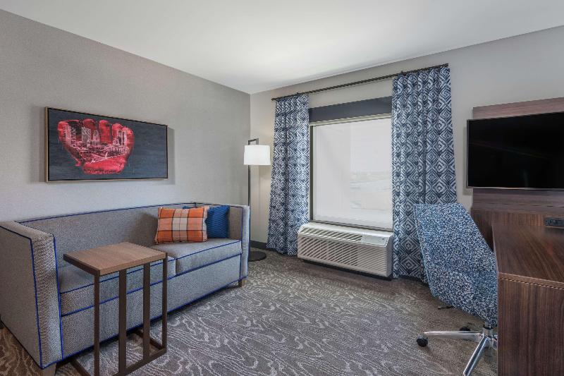 سوئیت با تخت بزرگ, Hampton Inn & Suites Fort Wayne Downtown