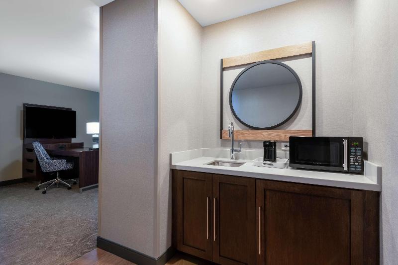 Люкс Кровать Кинг, Hampton Inn & Suites Fort Wayne Downtown