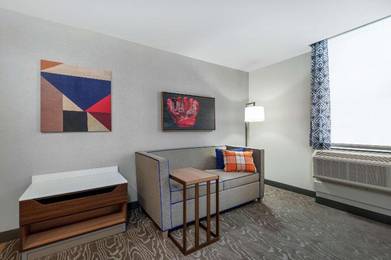 Люкс Кровать Кинг, Hampton Inn & Suites Fort Wayne Downtown
